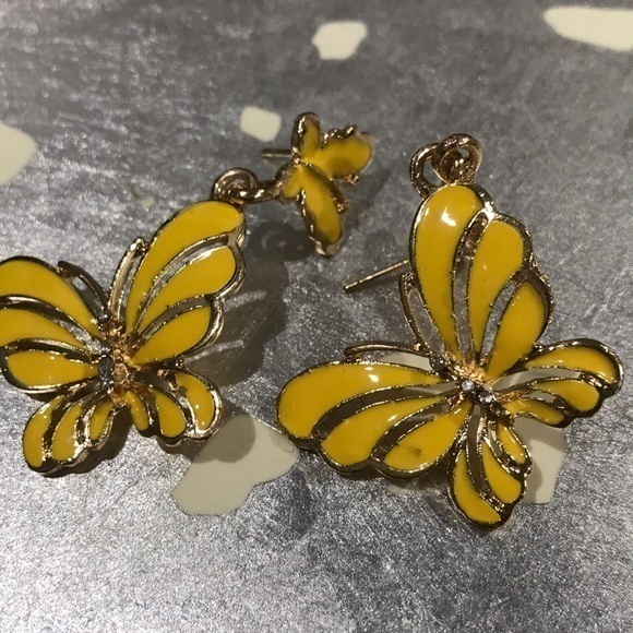 Earrings yellow and gold tone enamel butterfly 1 inch diameter pierce - Picture 1 of 5